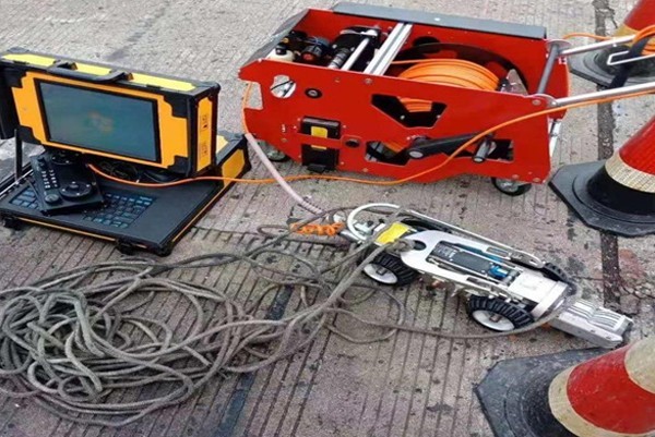 新龙CCTV管道检测机器人