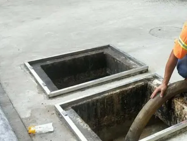 新龙化粪池清理