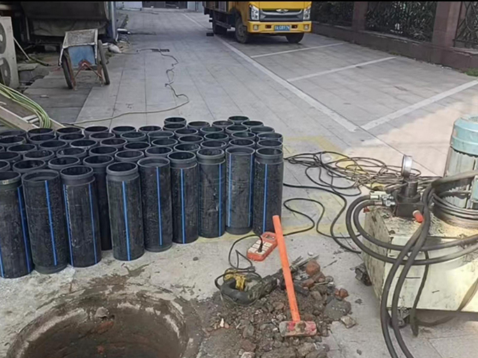 新龙PE置换管厂家 DN315置换管 非开挖管短管置换